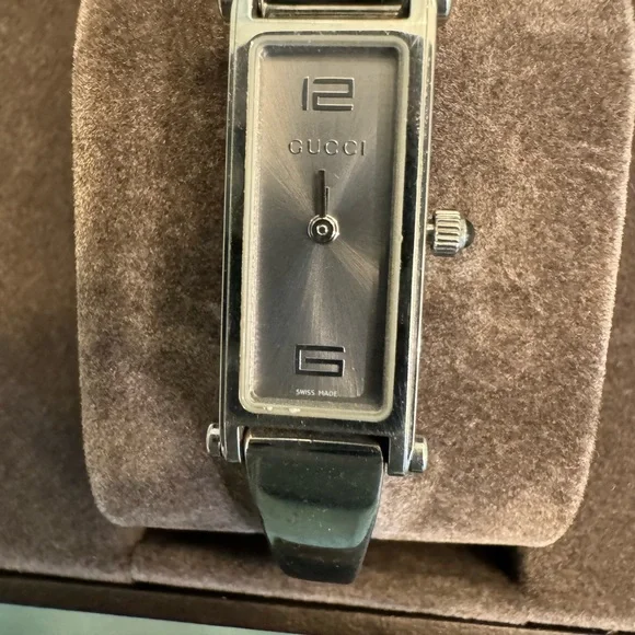 Authentic Gucci Watch 1500L Silver - Picture 1 of 8